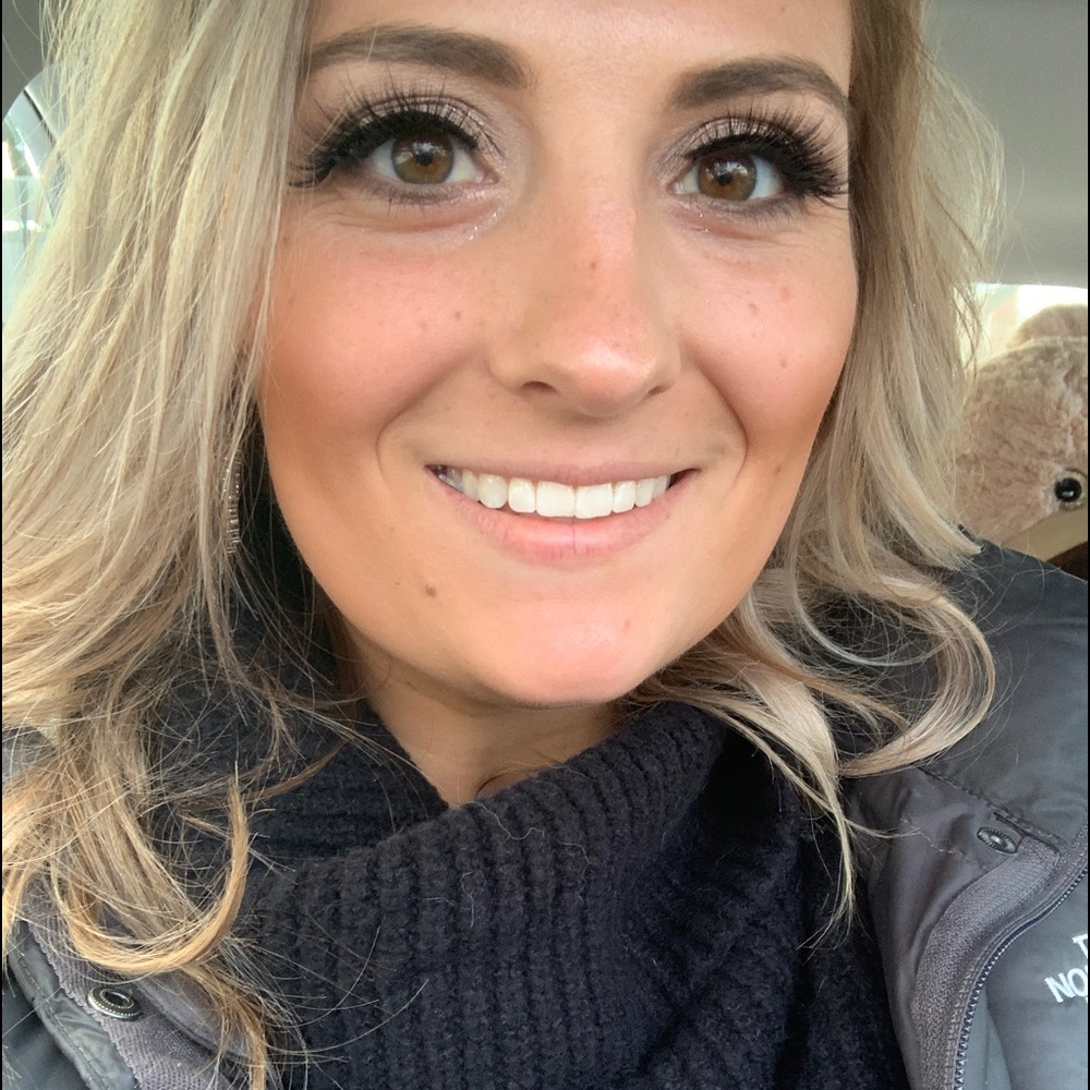 Meet your Posher, Alexis